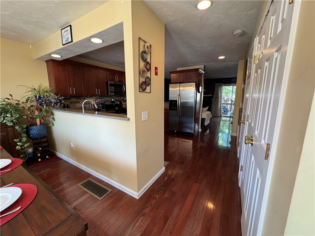 660 Cottage Street, Unit 6 Pawtucket, RI 02861 - Photo 6 of 32