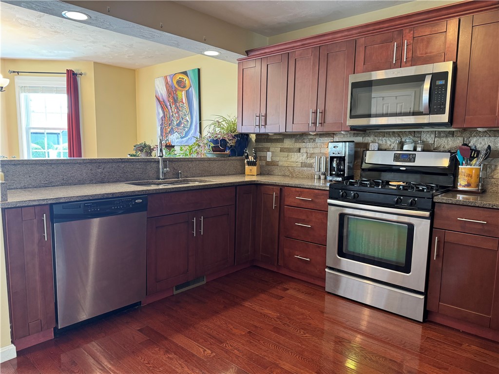 660 Cottage Street, Unit 6 Pawtucket, RI 02861 - Photo 9 of 32