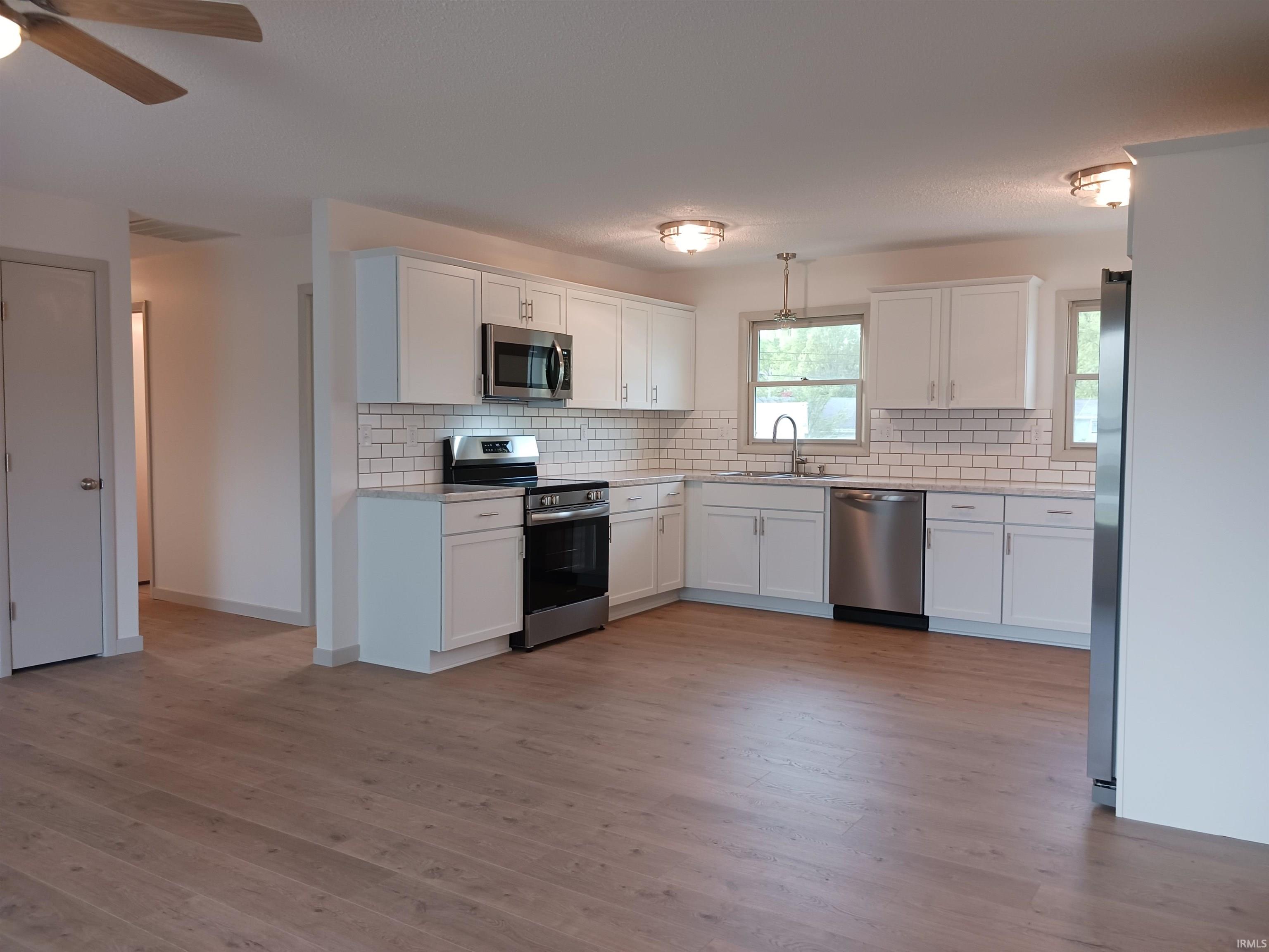 112 Pineview Drive Vincennes, IN 47591 - Photo 2 of 25