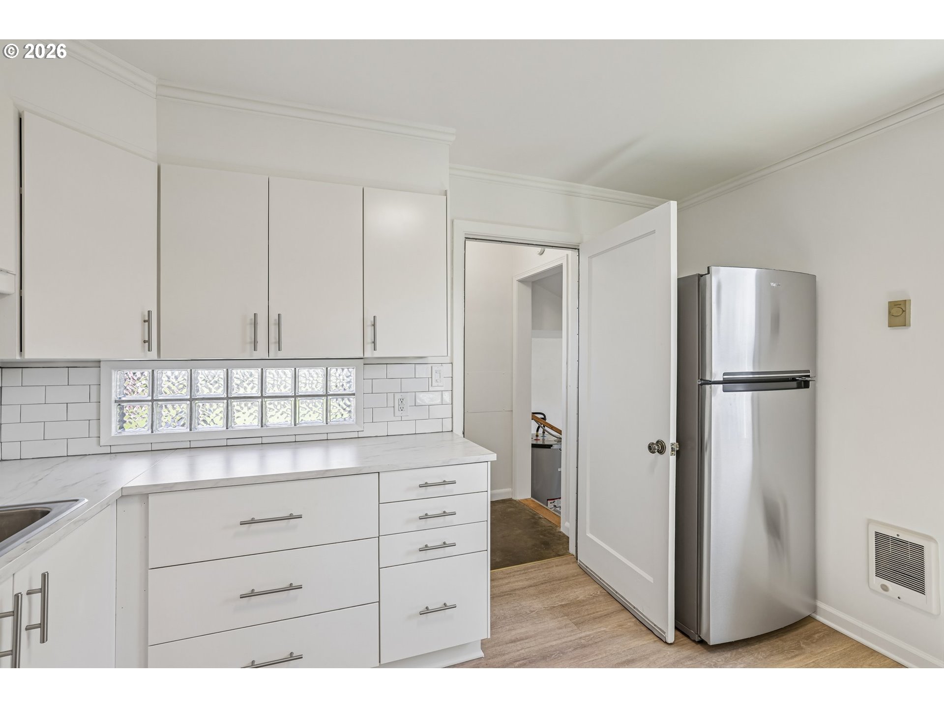 536 28th Avenue Longview, WA 98632 - Photo 11 of 27 a kitchen with a refrigerator and cabinets