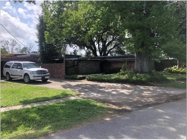 $375,000 | 10536 Stewart Place, River Ridge, LA 70123