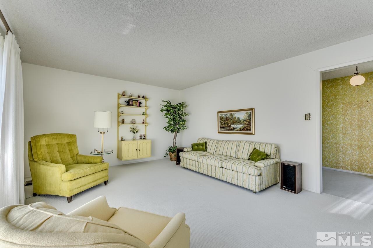 1290 Belford Road Reno, NV 89509 - Photo 20 of 33 a living room with furniture and a couch