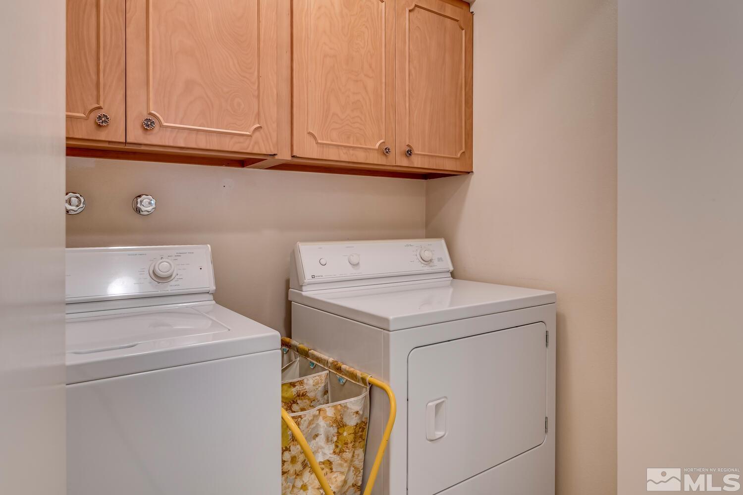 1290 Belford Road Reno, NV 89509 - Photo 21 of 33 a utility room with dryer and washer