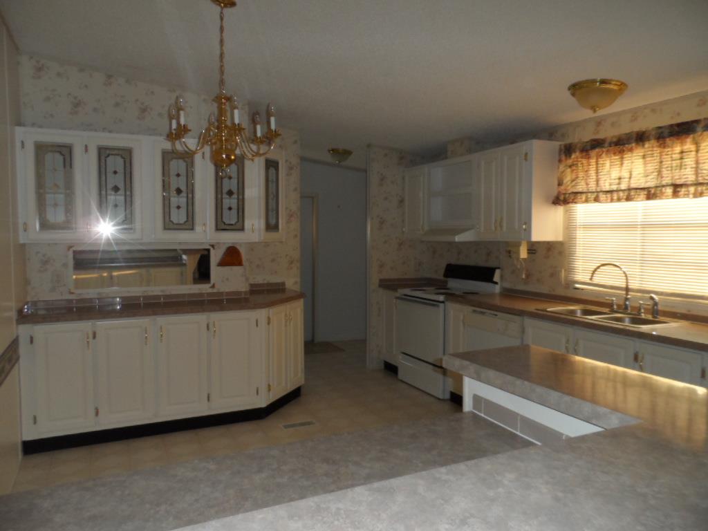 140 East Biggs Road Portland, TN 37148 - Photo 5 of 10 a kitchen with a sink stove and cabinets