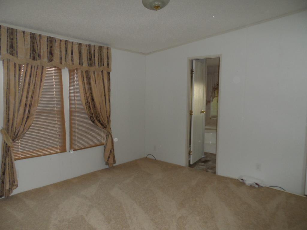 140 East Biggs Road Portland, TN 37148 - Photo 7 of 10 an empty room with a door