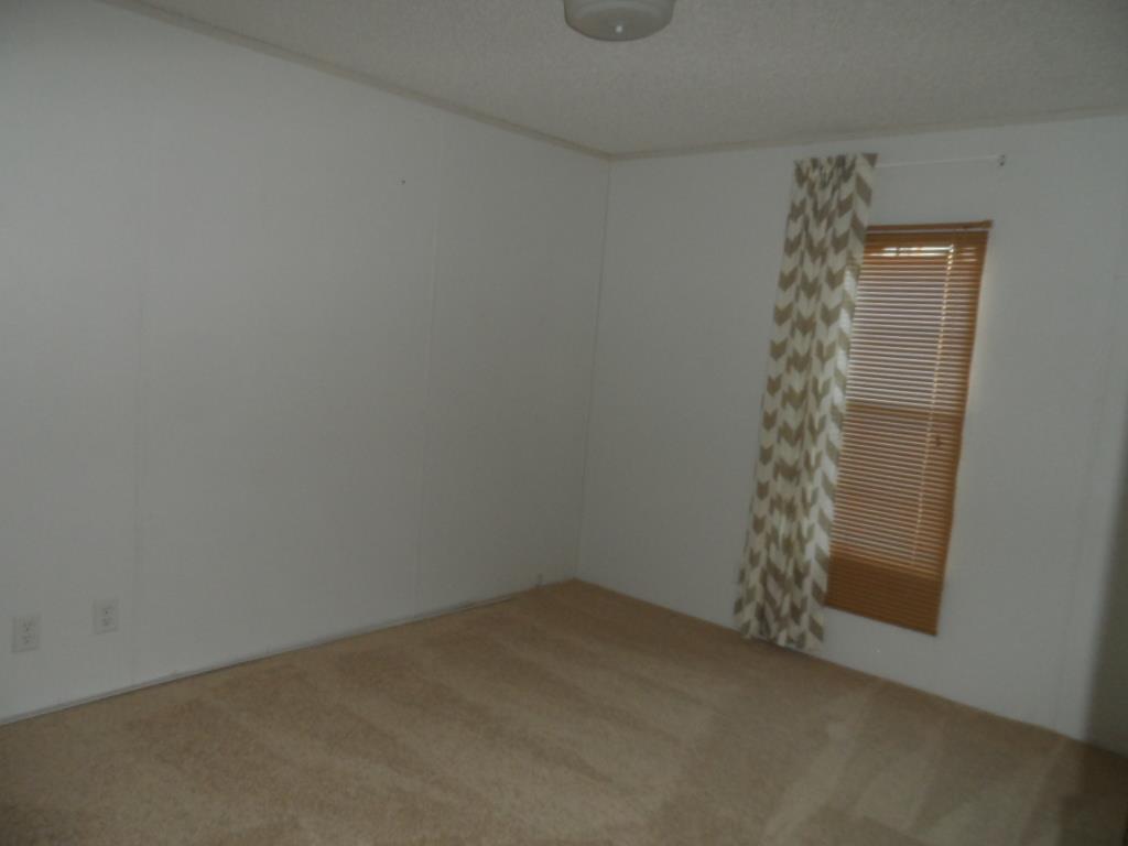 140 East Biggs Road Portland, TN 37148 - Photo 9 of 10 a room that has a window in it