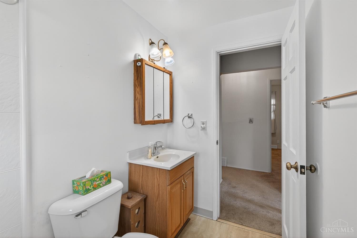 2573 Adams Road Cincinnati, OH 45231 - Photo 23 of 40