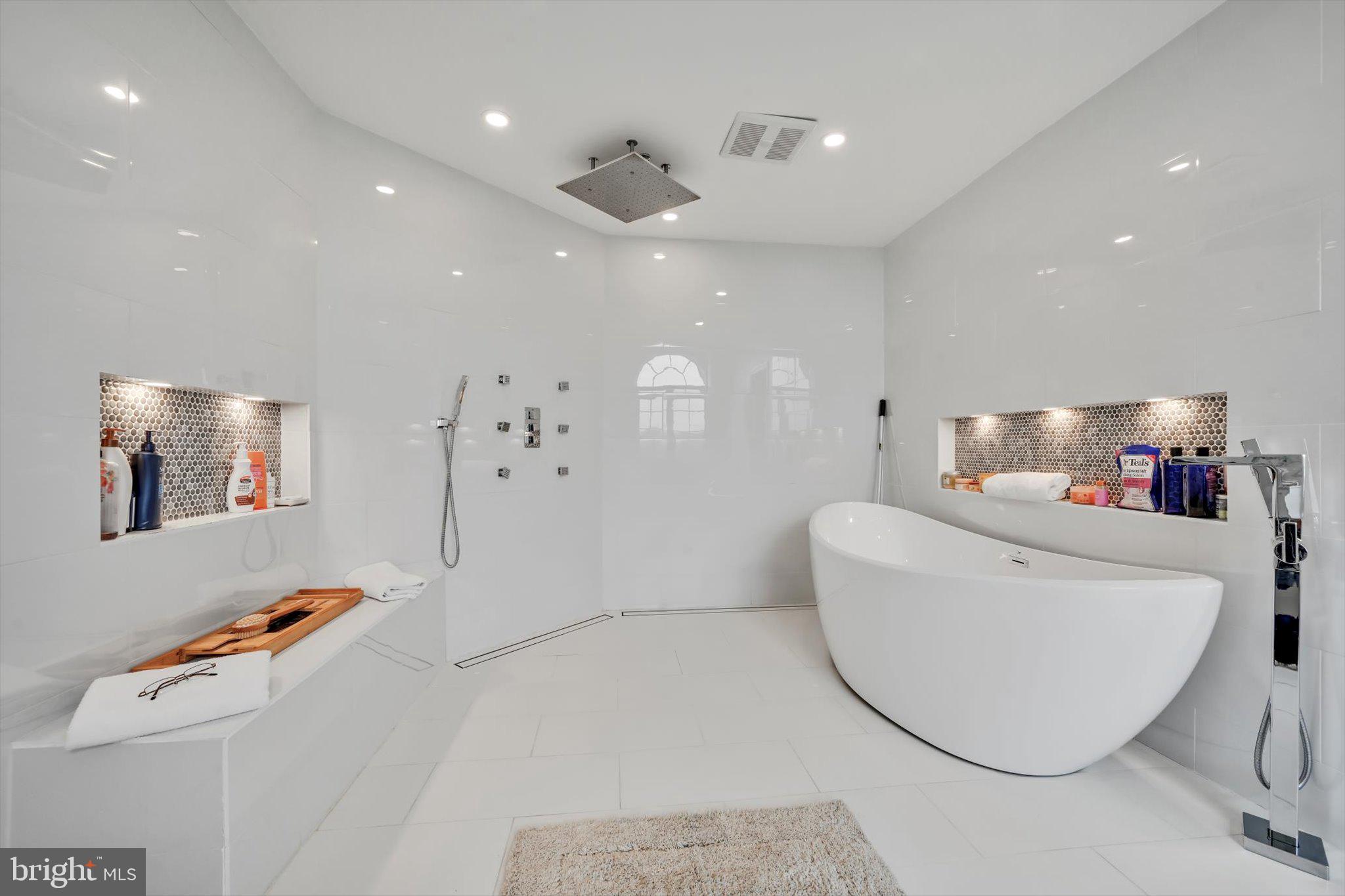 19 Kutz Road Schuylkill Haven, PA 17972 - Photo 21 of 69 Primary en suite