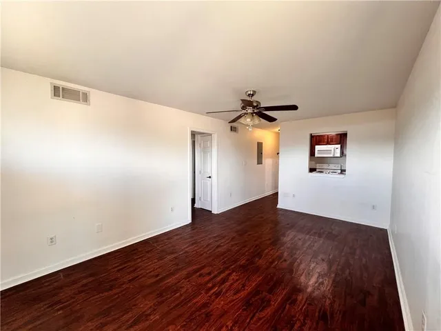 $1,250 | 2525 Riverland Drive, Unit 201, Chalmette, LA 70043