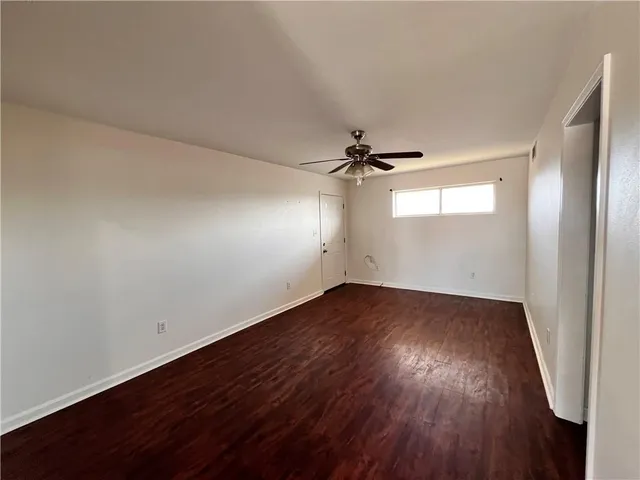 $1,250 | 2525 Riverland Drive, Unit 201, Chalmette, LA 70043