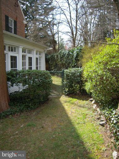 4220 Wickford Road Baltimore, MD 21210 - Photo 6 of 19 Side Yard