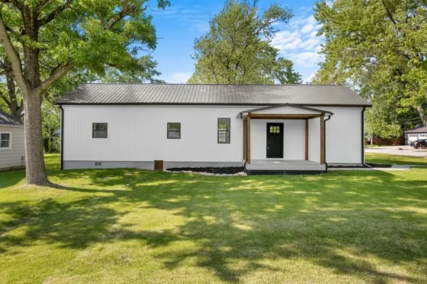 $220,000 | 114 South 3rd Street, Marshall, IL 62441