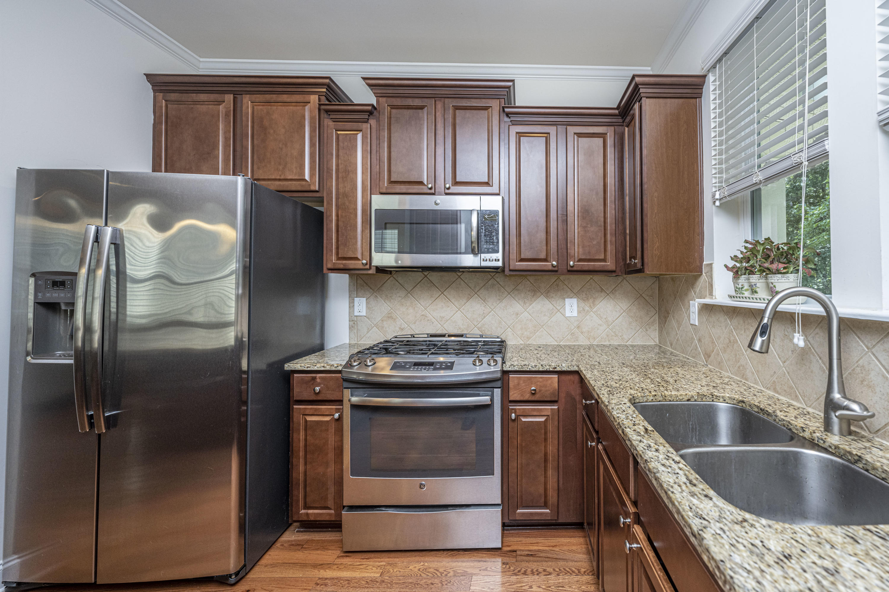 1247 Dingle Road Mount Pleasant, SC 29466 - Photo 7 of 44 Kitchen with stainless steel appliances