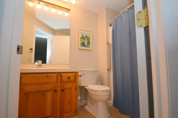 $2,300 | 3 Lakeview Place, Grantham, NH 03753