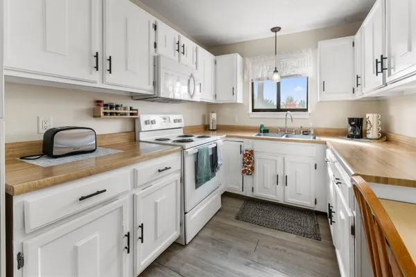 $189,000 | 42 Wylie Court, Unit 9, Conway, NH 03860