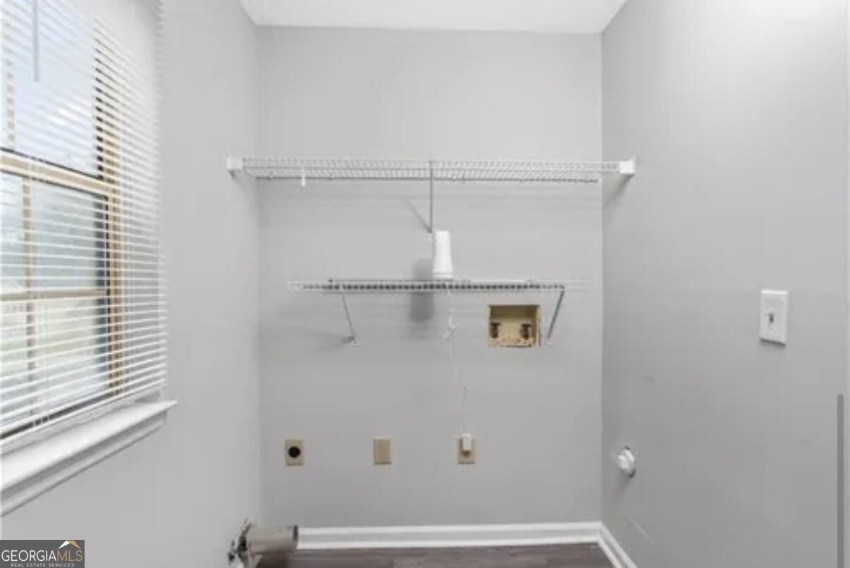 956 Forest Path Stone Mountain, GA 30088 - Photo 8 of 11 a bathroom with a bathtub