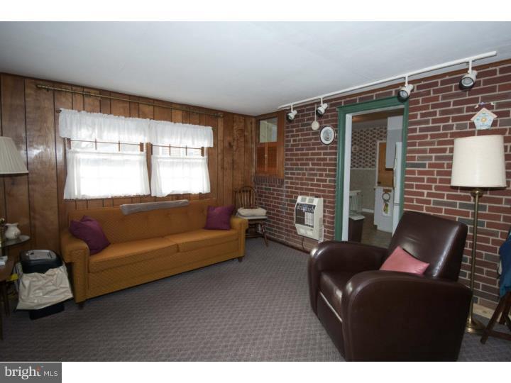517 Netherwood Road Upper Darby, PA 19082 - Photo 13 of 25 Family Room