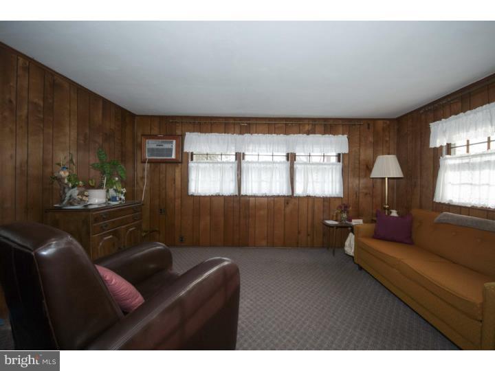 517 Netherwood Road Upper Darby, PA 19082 - Photo 14 of 25 Family Room
