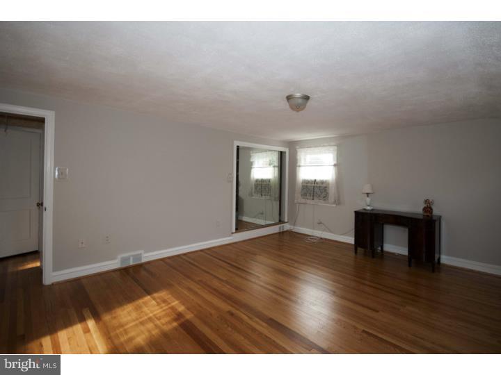 517 Netherwood Road Upper Darby, PA 19082 - Photo 17 of 25 Master Bedroom