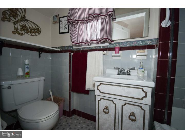 517 Netherwood Road Upper Darby, PA 19082 - Photo 18 of 25 Master Bathroom