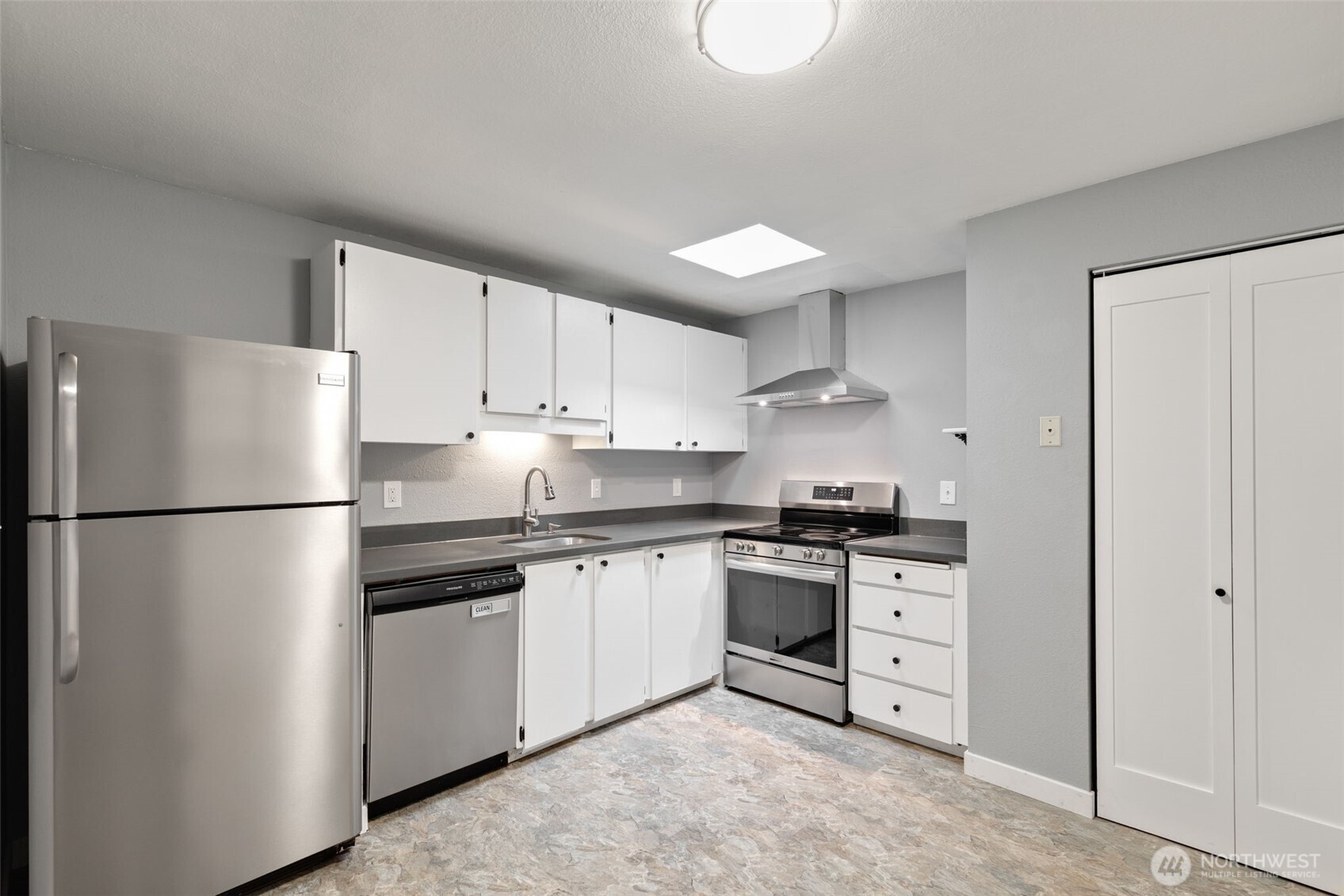 4308 Northeast Sunset Boulevard, Unit V5 Renton, WA 98059 - Photo 4 of 15