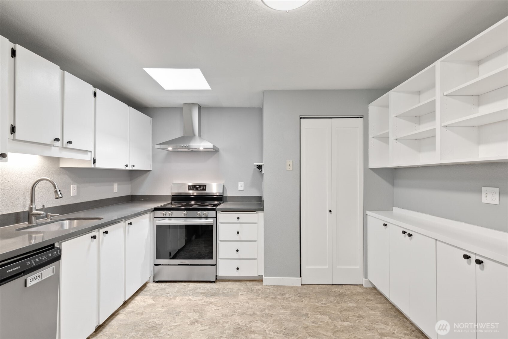 4308 Northeast Sunset Boulevard, Unit V5 Renton, WA 98059 - Photo 5 of 15
