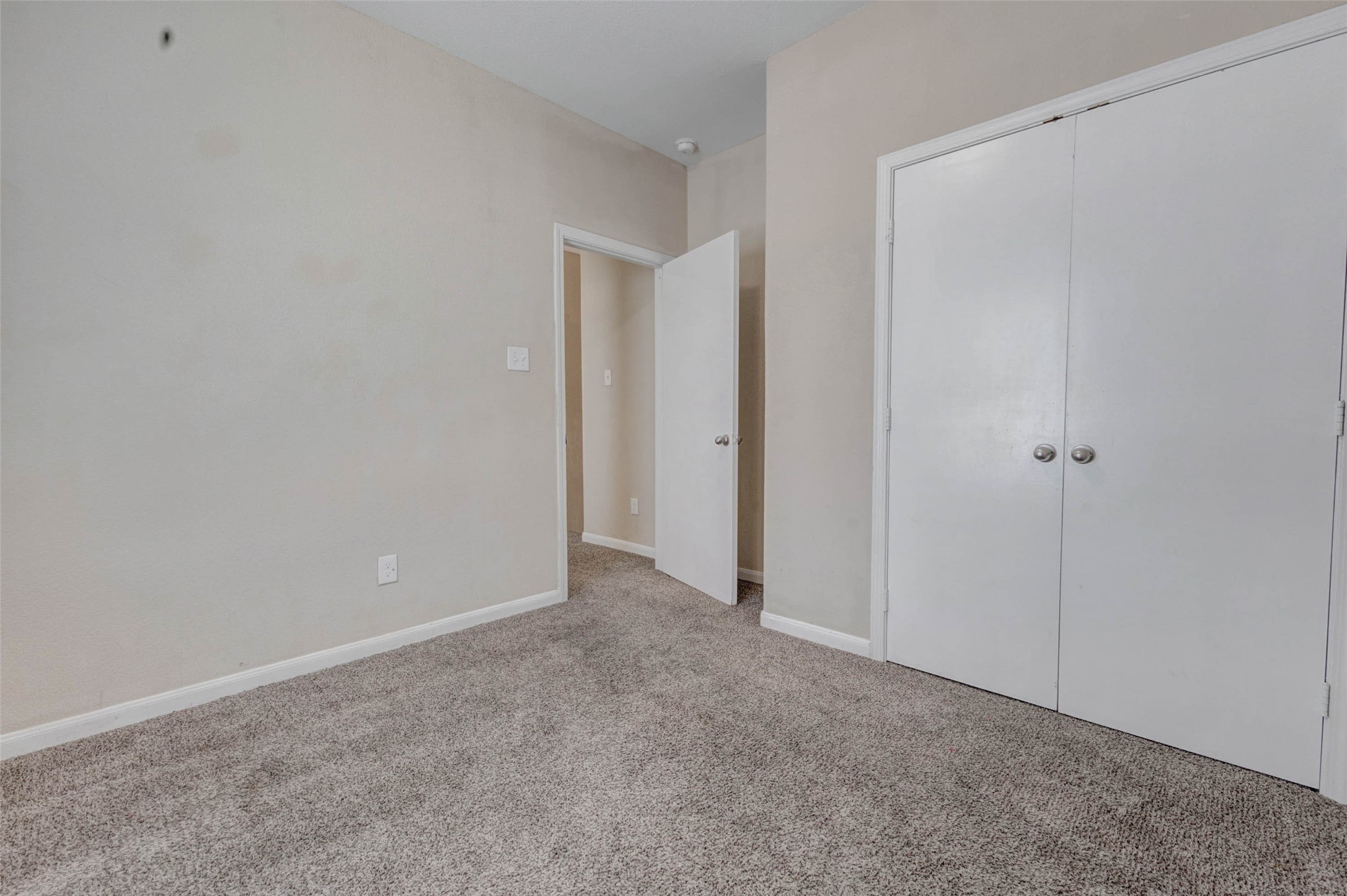 8622 Torcello Street Houston, TX 77031 - Photo 17 of 28 a view of an empty room