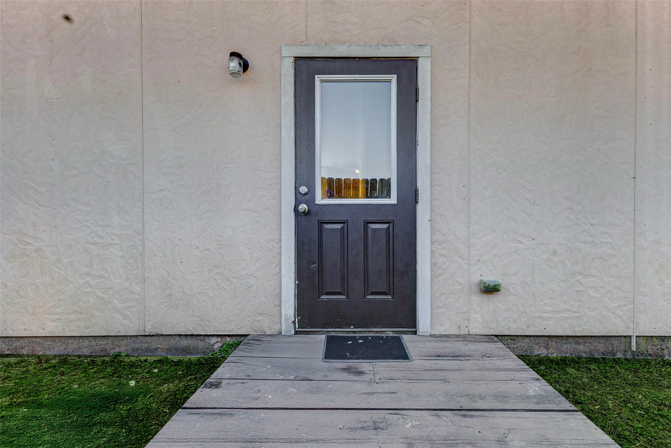 8622 Torcello Street Houston, TX 77031 - Photo 26 of 28 a front view of a house with garden