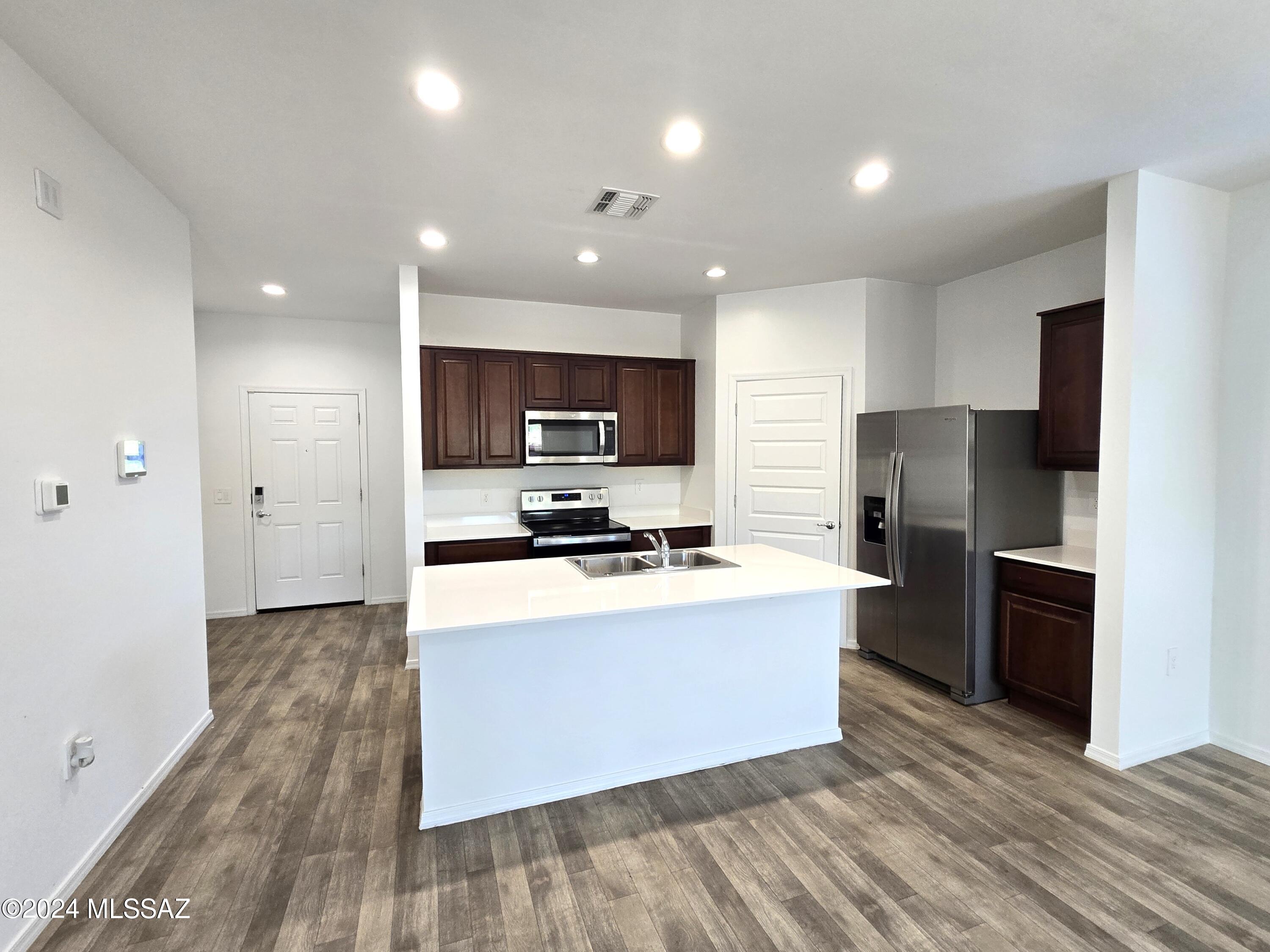 4877 South Avenida De Raspa Tucson, AZ 85746 - Photo 5 of 20 Kitchen stainless steel appliances