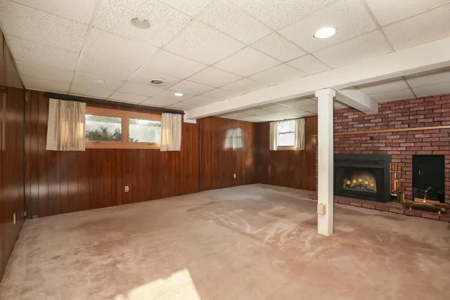 $2,450 | 1705 Elmwood Drive, Bettendorf, IA 52722