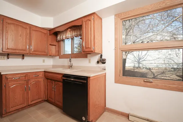 $2,450 | 1705 Elmwood Drive, Bettendorf, IA 52722