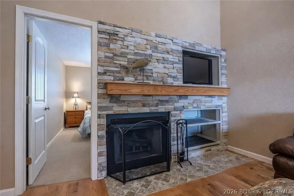 $215,000 | 27 Roanda Beach Drive, Unit 2A, Lake Ozark, MO 65049