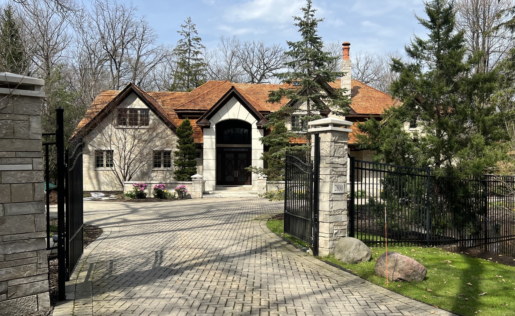 2800 Orange Brace Road Riverwoods, IL 60015 - Photo 2 of 41 a front view of a house with a yard