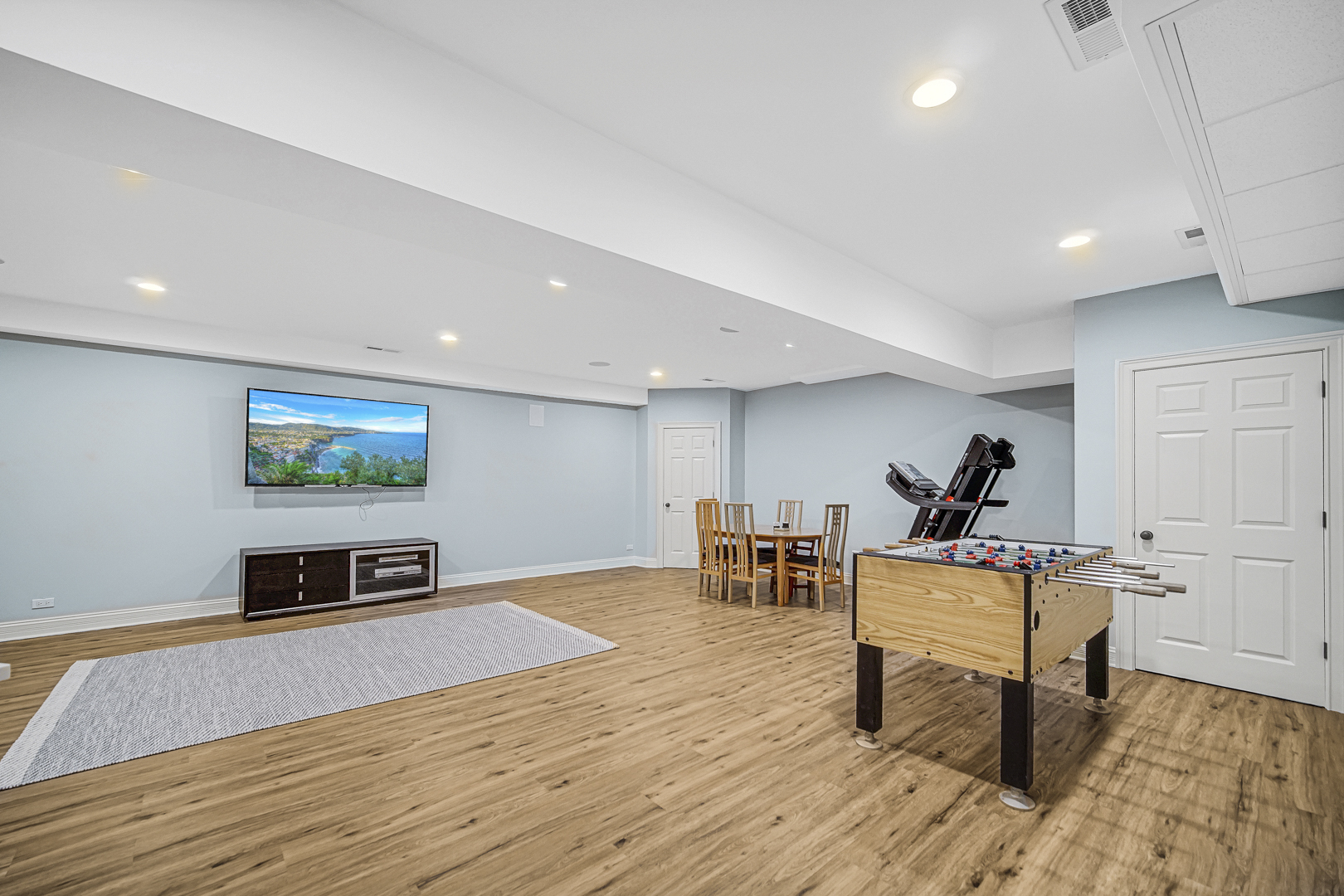 2800 Orange Brace Road Riverwoods, IL 60015 - Photo 25 of 41 a living room with furniture and a flat screen tv