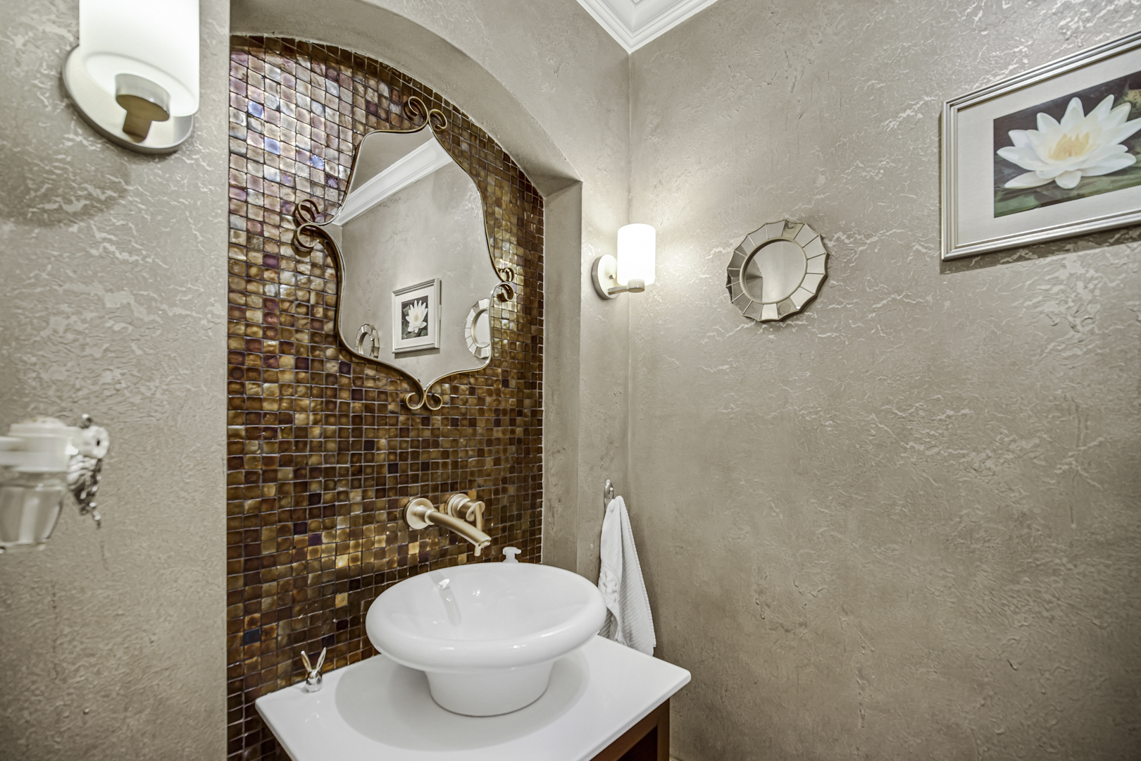 2800 Orange Brace Road Riverwoods, IL 60015 - Photo 8 of 41 a bathroom with a toilet and a sink