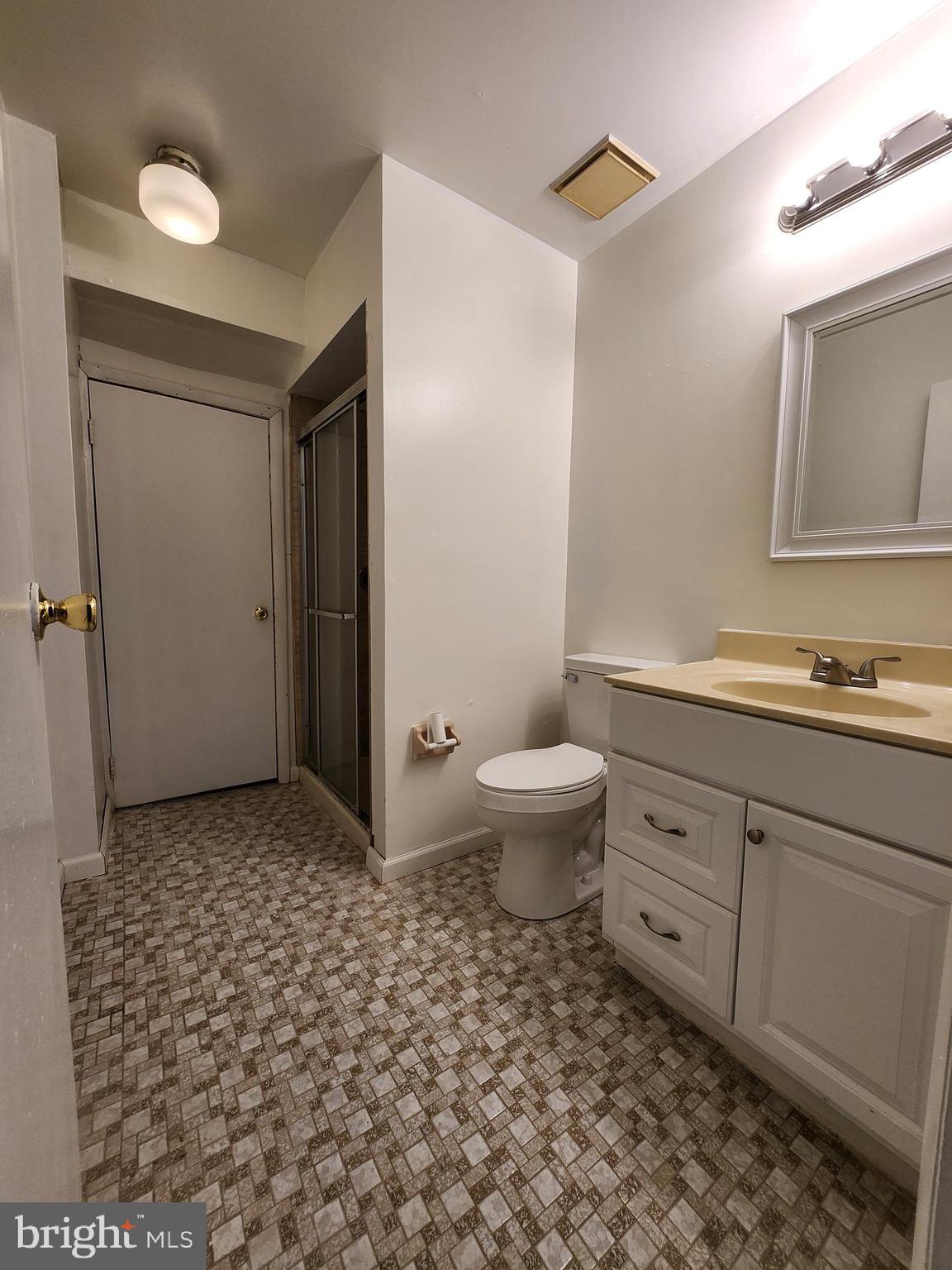 109 Chaucer Road, Unit B Mount Laurel, NJ 08054 - Photo 19 of 28 Primary Bathroom