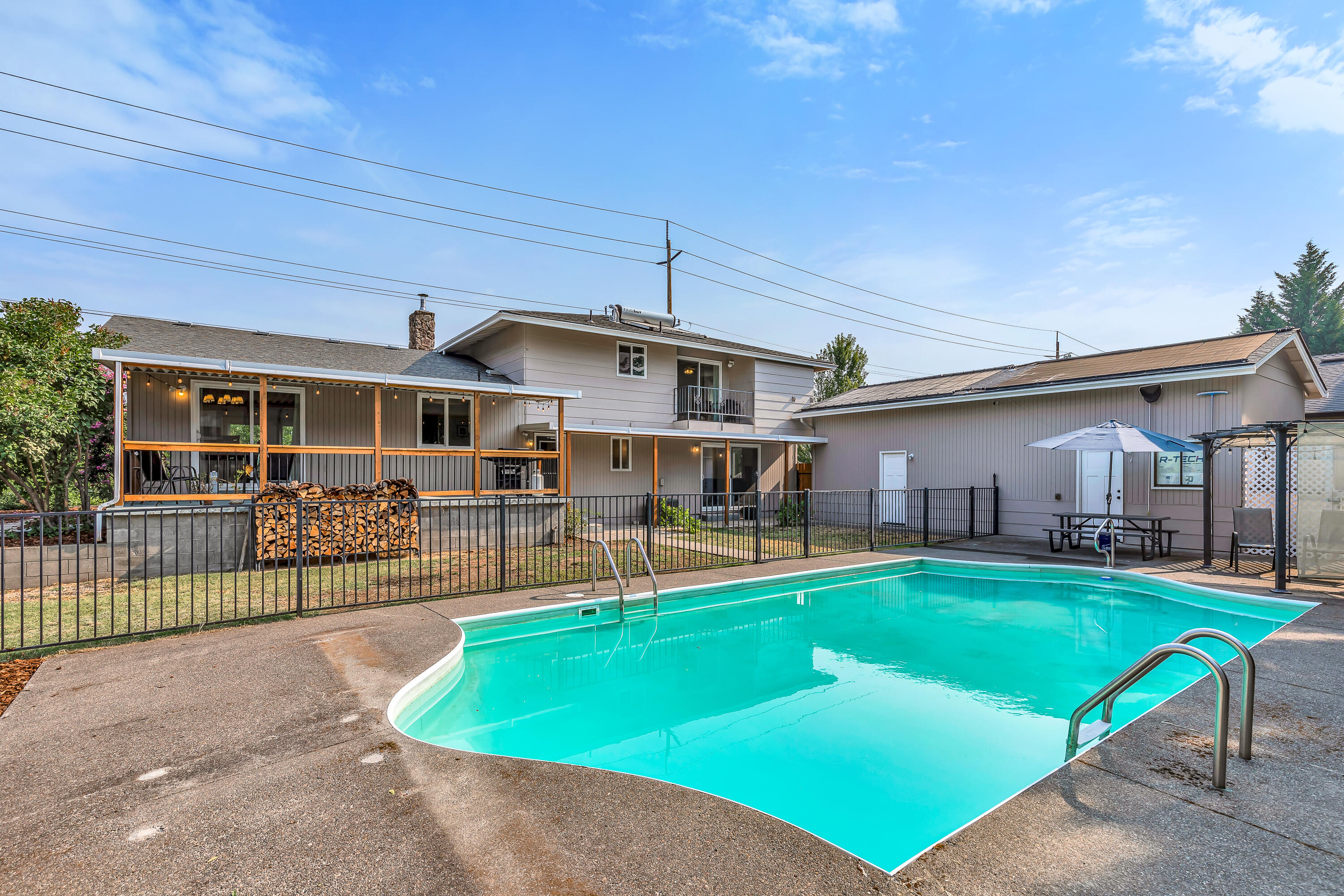 2736 Lone Pine Road Medford, OR 97504 - Photo 4 of 47 9R9A1349