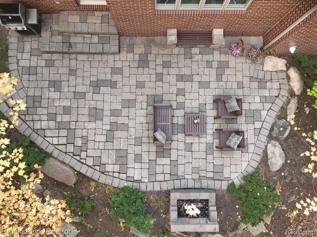 9865 Kingston Ridge Clarkston, MI 48348 - Photo 6 of 47 Gallery Image 6