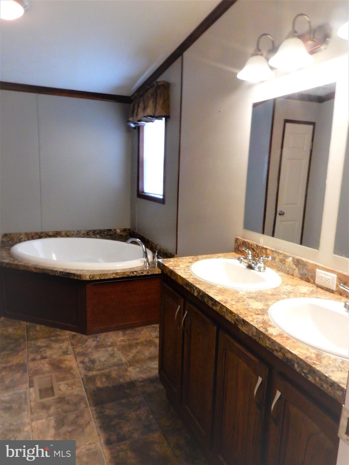 488 North Patuxent Road Odenton, MD 21113 - Photo 12 of 28 Master Superbath