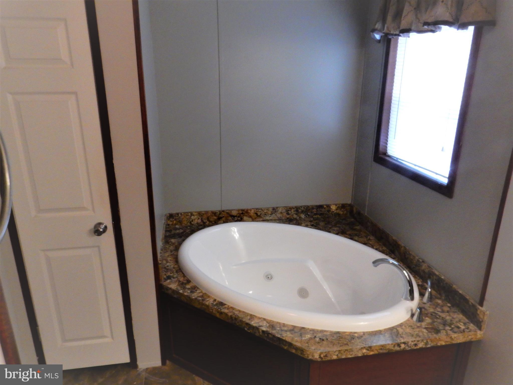 488 North Patuxent Road Odenton, MD 21113 - Photo 13 of 28 Corner Garden Soaking Tub