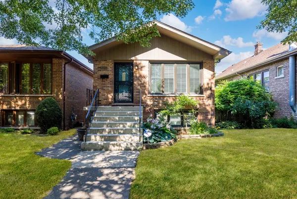 $3,200 | 11134 South Sawyer Avenue, Chicago, IL 60655