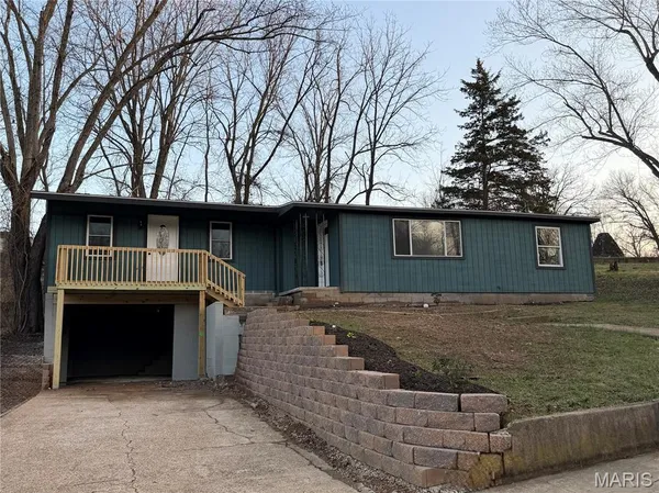 $186,000 | 208 East High Street, Steelville, MO 65565