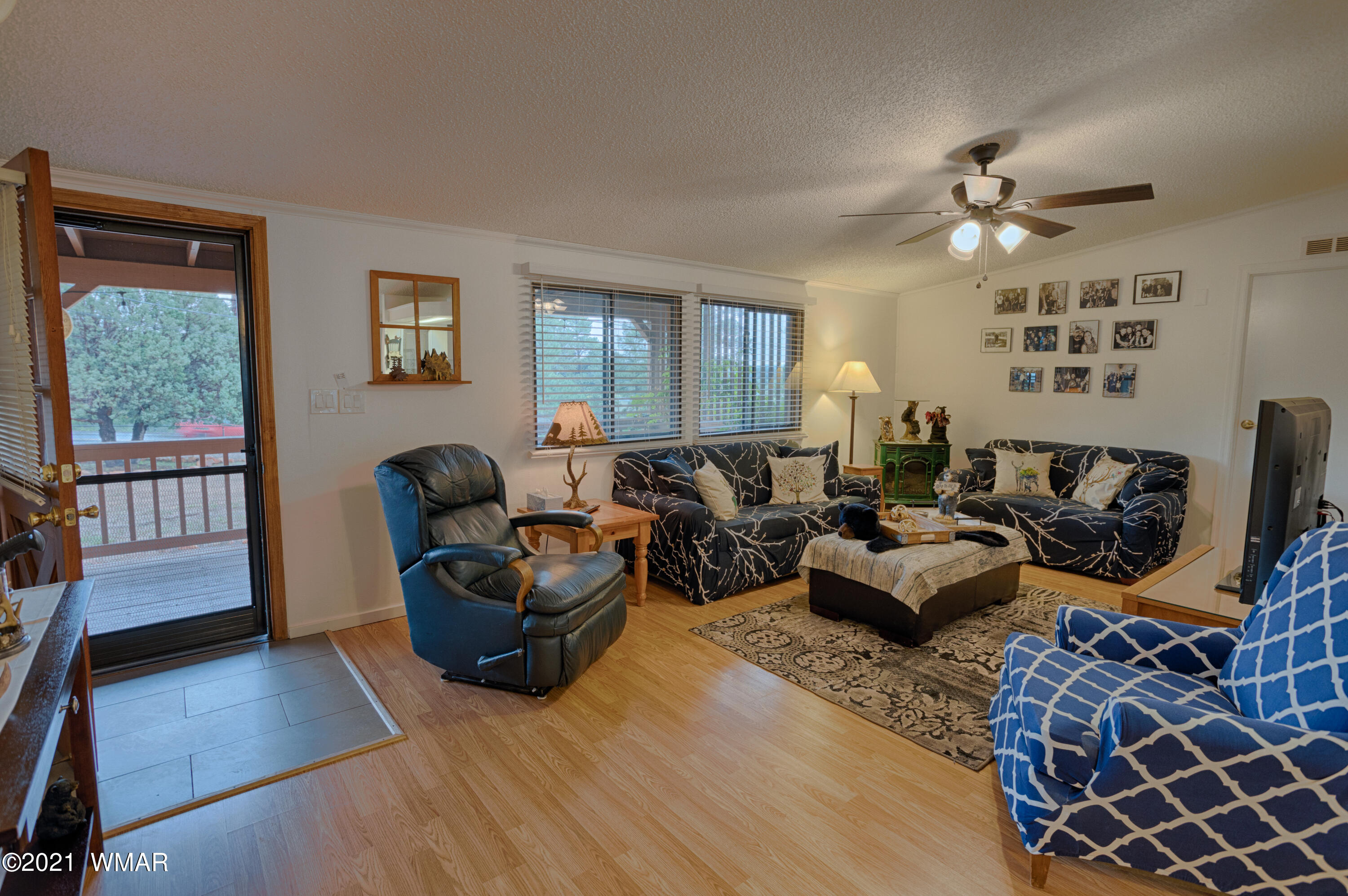 2191 Gingerbread Lane Overgaard, AZ 85933 - Photo 3 of 25