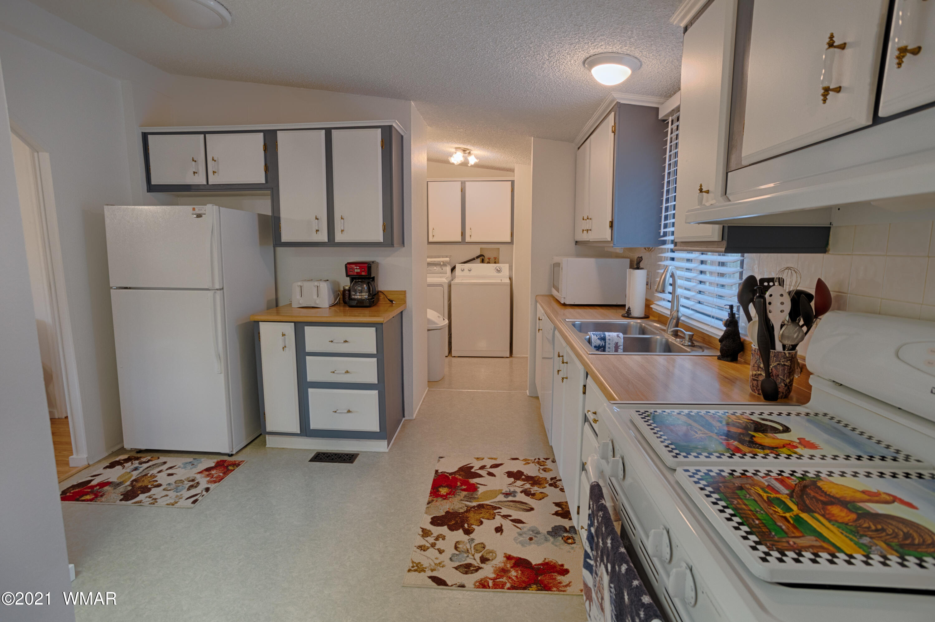 2191 Gingerbread Lane Overgaard, AZ 85933 - Photo 5 of 25