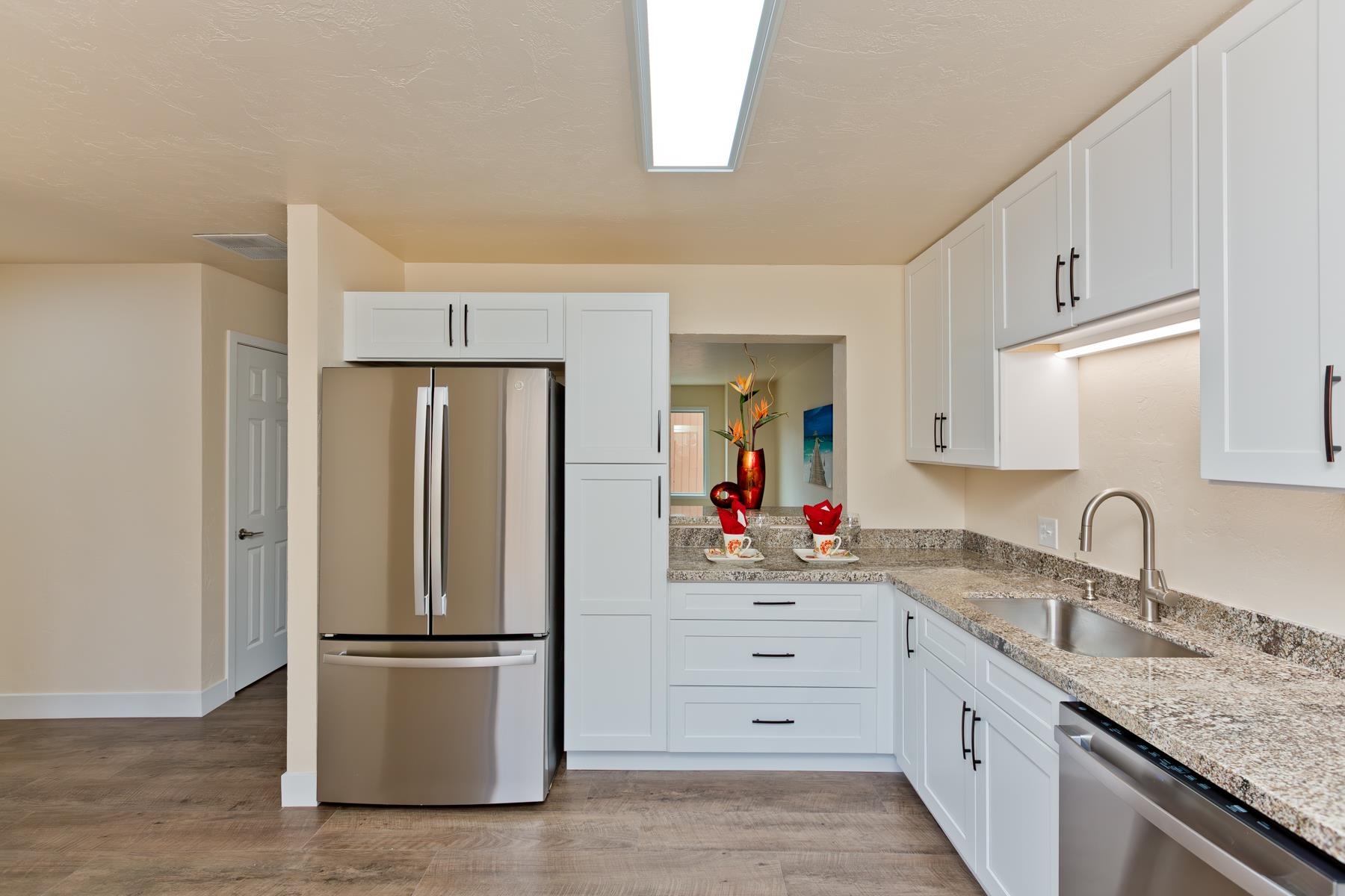 575-28 28 1/2 Road, Unit 44 Grand Junction, CO 81501 - Photo 9 of 39 a kitchen with appliances a sink cabinets and a window