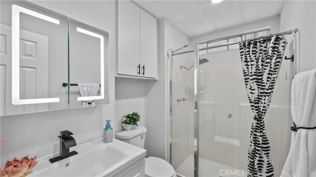 1400 13th, Unit 206 Upland, CA 91786 - Photo 13 of 28 Hall Bath