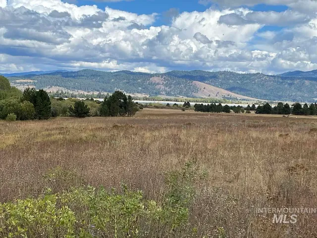 $425,000 | 42 Reno Vista Lane, Cascade, ID 83611