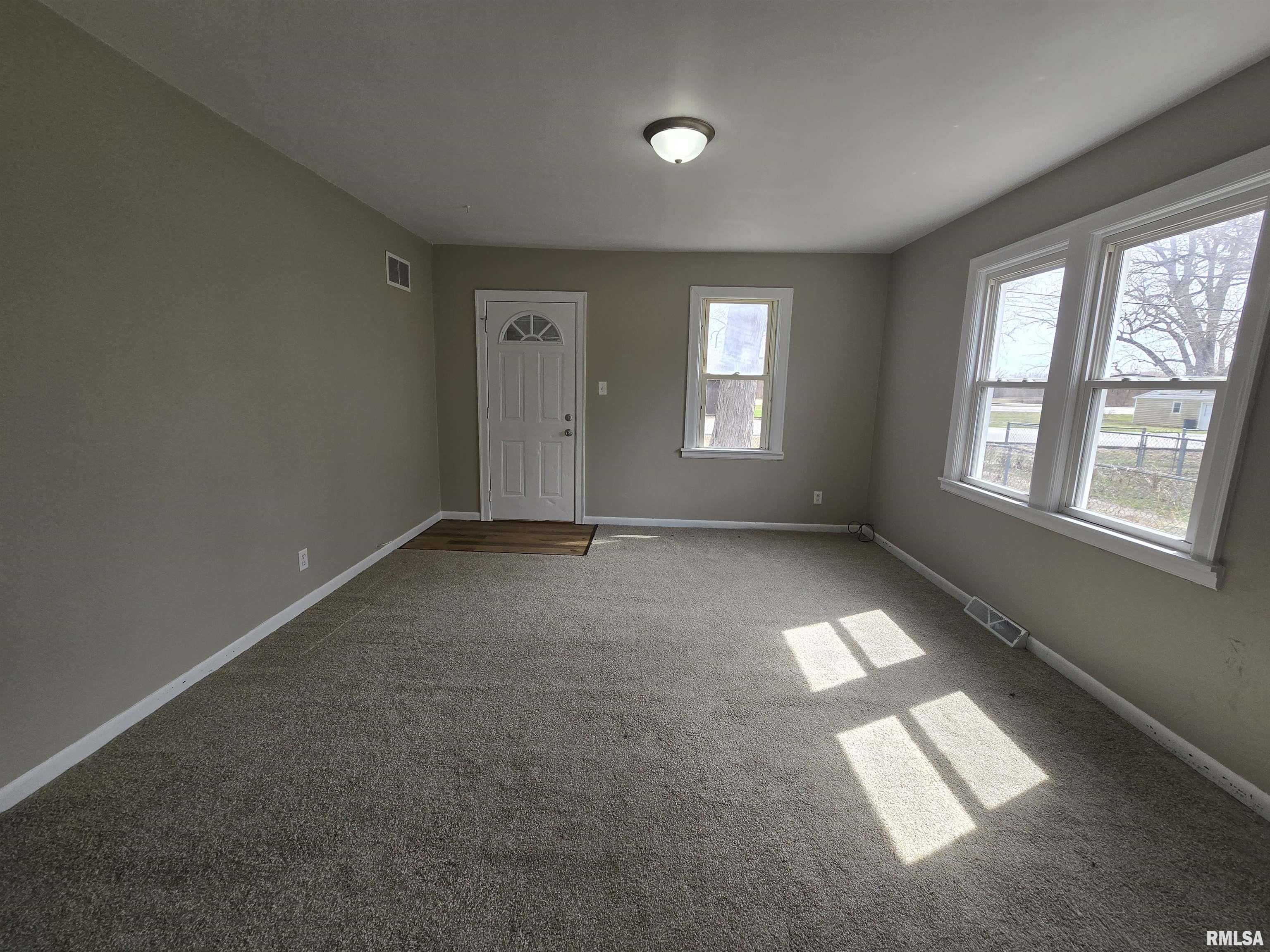 10617 North State Street Mossville, IL 61552 - Photo 3 of 12