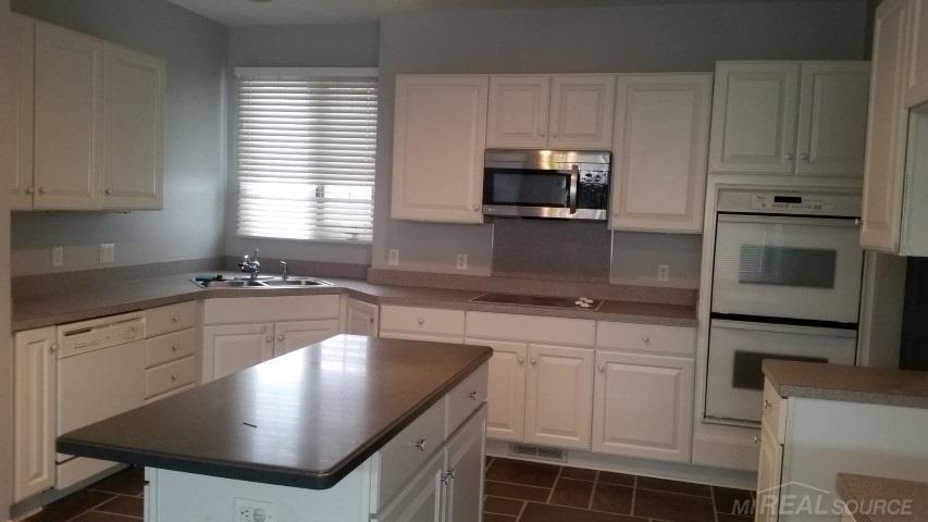 1267 Putnam Circle Rochester, MI 48307 - Photo 16 of 45 31276861-16.JPG