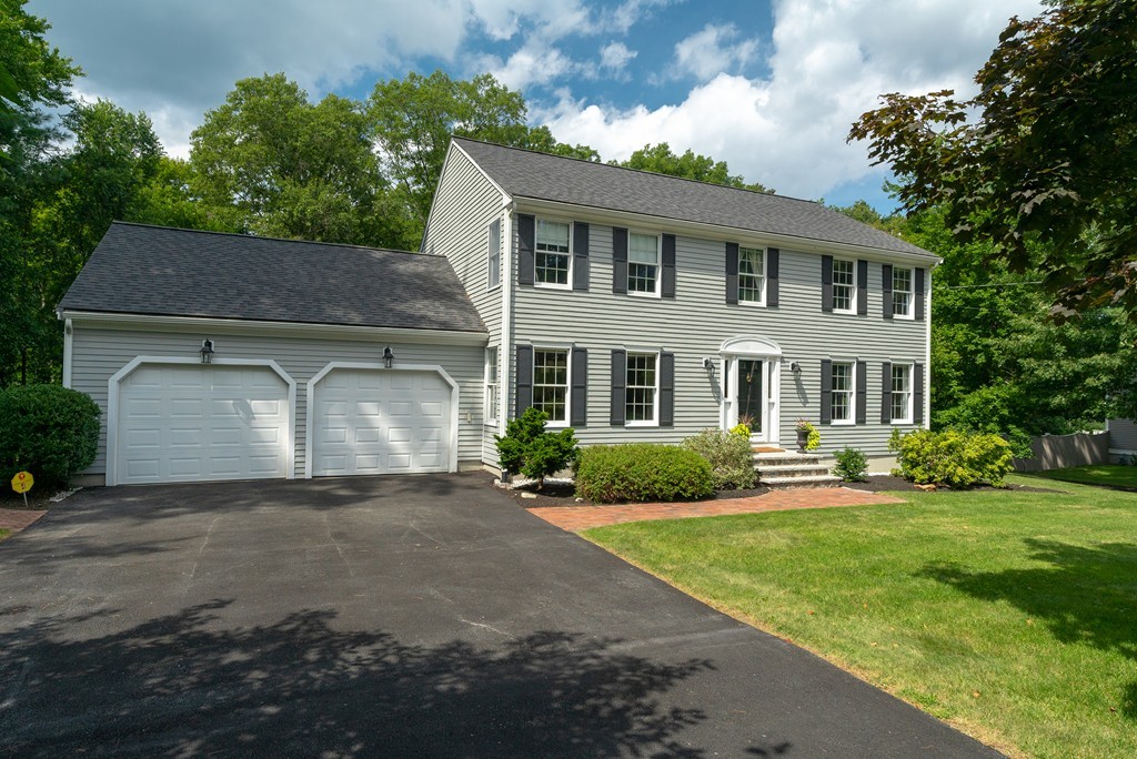 4 Lorraine Road Walpole, MA 02081 - Photo 1 of 26 Gallery Image 1